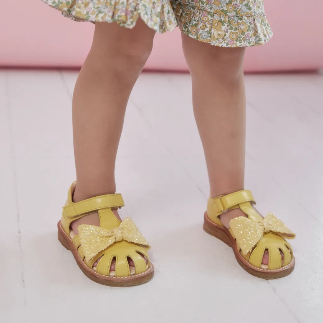Begynder Sandal Med Glittersløjfe Og Velcrolukning