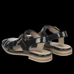 Sandal