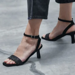 Sandal Med Hæl