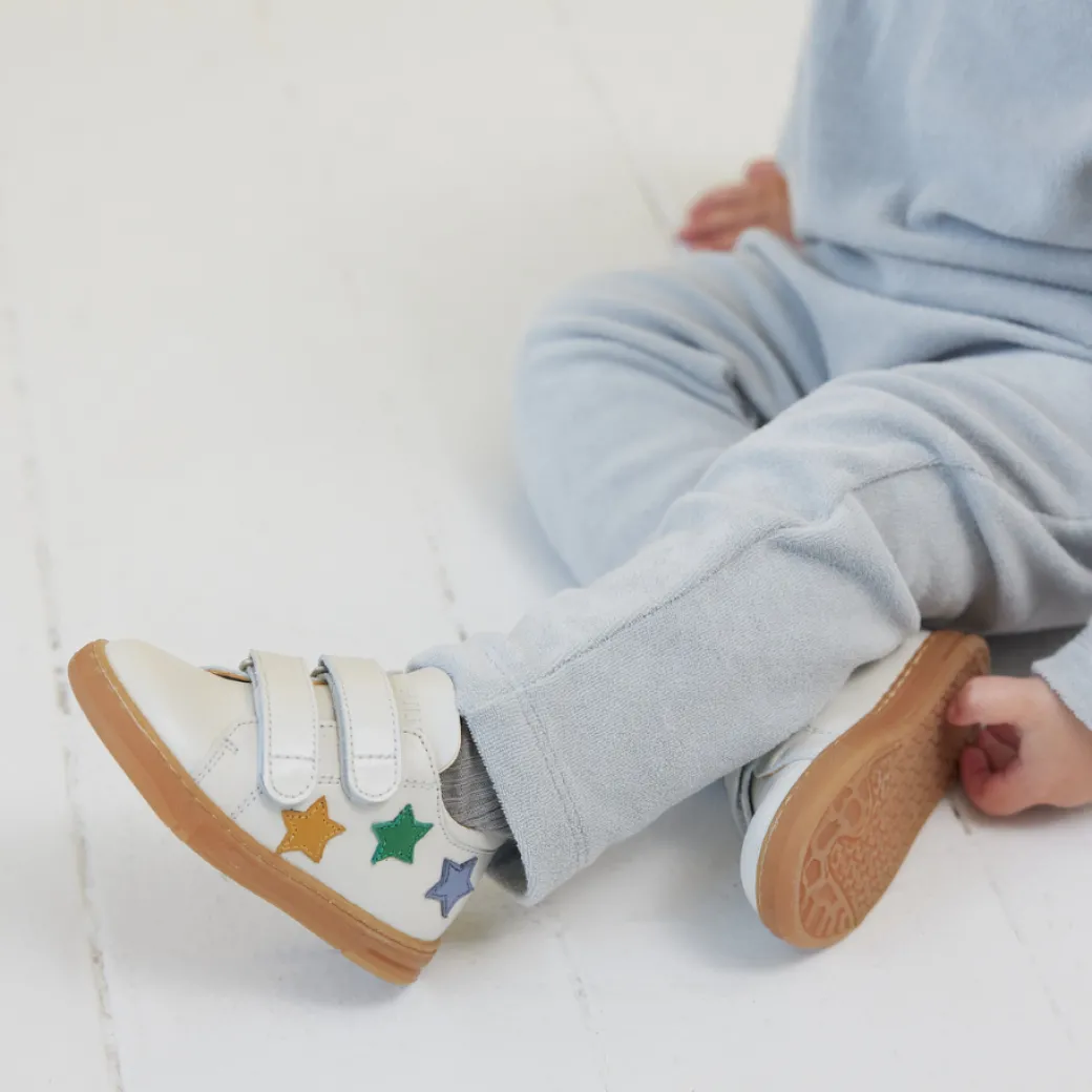Sneaker Med Stjerneapplikationer Og Velcrolukning